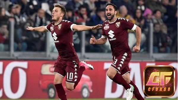 Huy hiệu và màu áo của CLB Torino lấy màu đỏ hạt dẻ làm chủ đạo