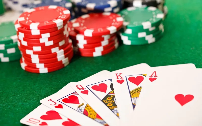 Kinh nghiệm chơi poker: Chiến thuật từ cao thủ chuyên nghiệp